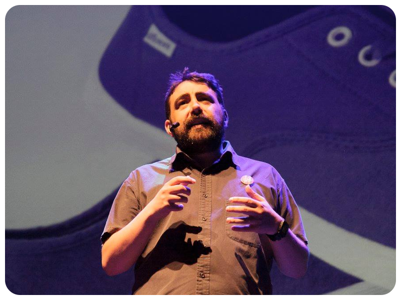 Talking about P.T. at Ignite Valencia.